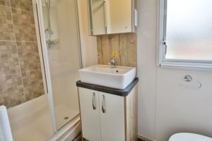 Ensuite shower room- click for photo gallery